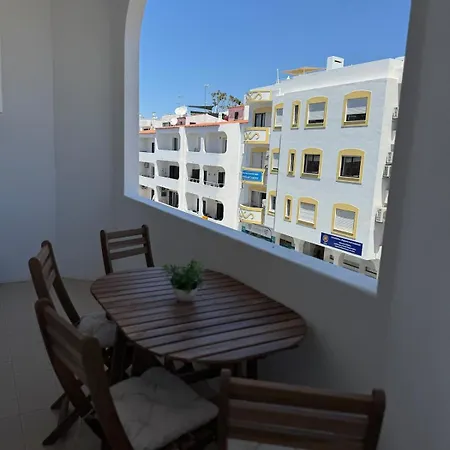 Terra Cota Apartment *